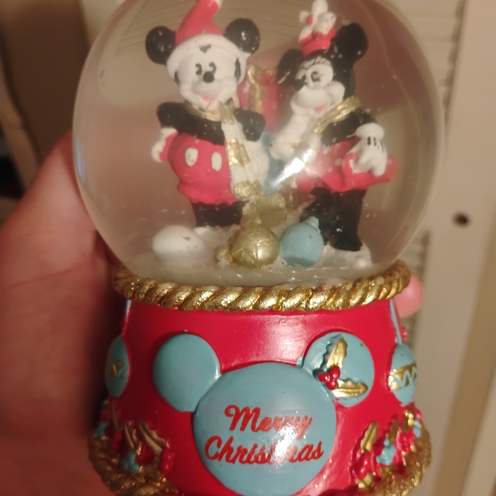 Disney Mickey and Minnie Christmas Snow Globe. Plays Musical When You Wind It Up